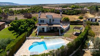 Chalet  Sierra vicor. Chalet 368 m con piscina  campo de golf