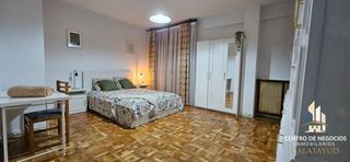 Rent Flat  Avenida san juan el real 7. Habitación amplia y luminosa con todos los gastos incluidos en c