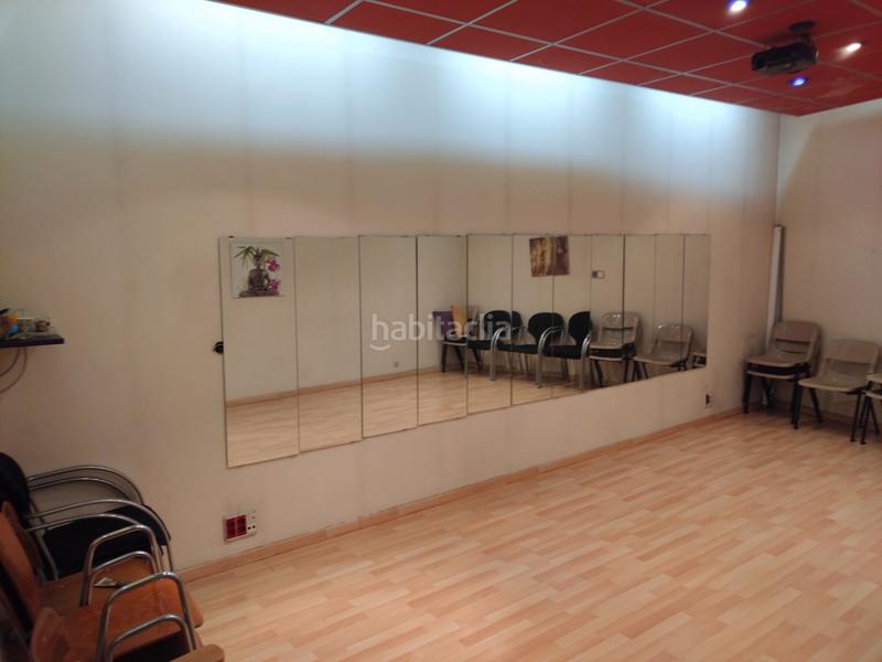 Foto ae3dabbf-c4e7-4c62-9797-fd6a3a57fa1e. Lloguer local comercial a carretera de montcada 134 a Terrassa