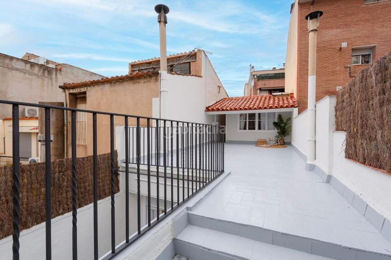 Foto 7df0125f-87d3-4f49-9907-dc56d808f30f. Casa adossada amb aparcament a Barri del Centre Terrassa