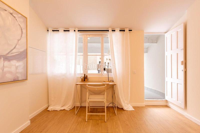 Foto be82cd5c-5ce5-499d-9932-97c93bd8e6bc. Casa adossada amb aparcament a Barri del Centre Terrassa