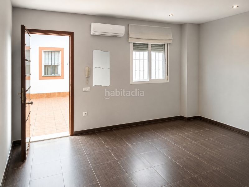 Foto 95461ff3-ae3d-4013-aa60-f56701343f93. Casa adossada a Lora del Río