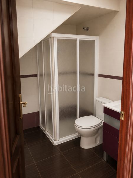 Foto dbbaee65-4c67-4ed8-80fc-67f596d0829e. Casa adossada a Lora del Río