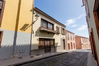 Xalet  Calle tomás zerolo 21. Se vende