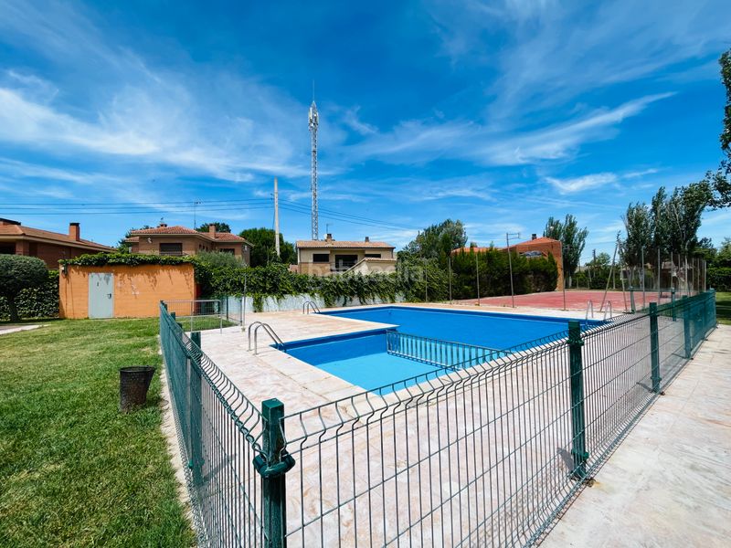 Foto 7bbe7028-9c24-4e8d-a1f6-317484c9f233. Pis amb calefacció aparcament piscina a Cadrete
