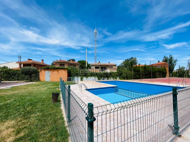 Foto f0be0e8b-d076-4939-b1b7-f8710ee755c8. Pis amb calefacció aparcament piscina a Cadrete