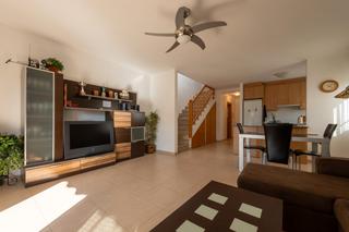 Casa adossada a Avinguda de les palmeres 42. Encantadora casa adosada en miami playa: jardín, piscina  con so