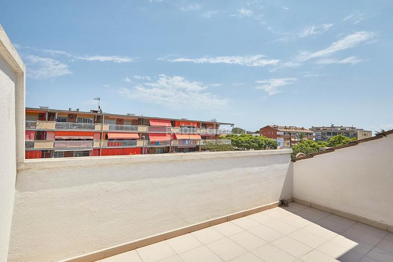 Foto c031db7d-4ca6-46ee-8e01-702bc306063d. Casa a carrer de l'estrella de mar 214 a Baixador Castelldefels