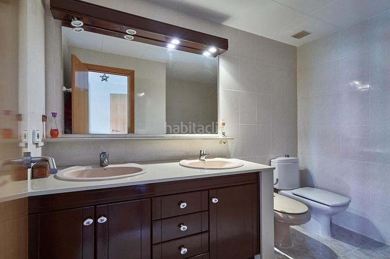 Foto d14611d7-31d2-4a39-b810-f30d8107535a. Casa a carrer de l'estrella de mar 214 a Baixador Castelldefels