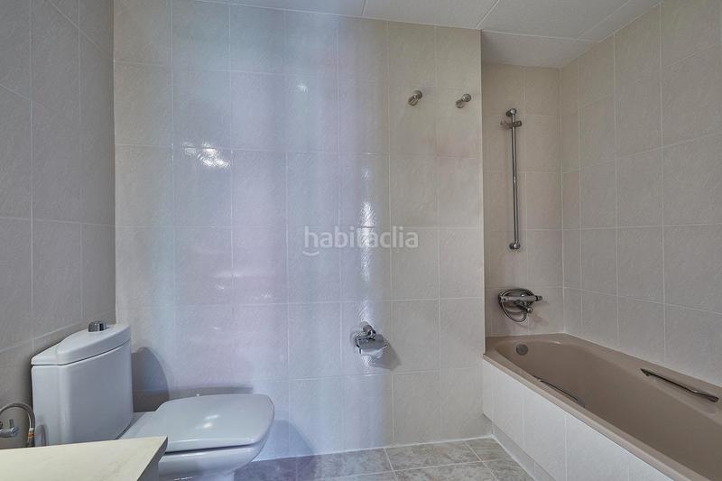 Foto f70a3059-a0f2-441b-9fe9-5b965e656d6b. Casa a carrer de l'estrella de mar 214 a Baixador Castelldefels