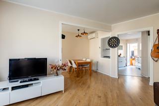 Pis  Carrer del rosselló. Vivienda de 99 m2 con encanto y con una cuidada reforma en el co