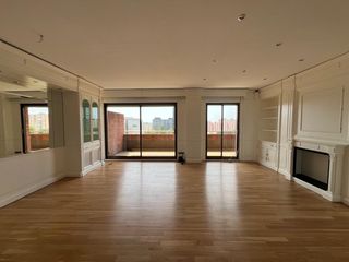 Location Appartement  Calle del capitán arenas. Exclusiva vivienda con terrazas, parking y zonas ajardinadas en