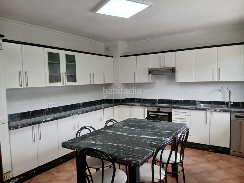 Foto 7221f565-94f3-493d-98a5-c0d1e91b36cd. Casa amb calefacció aparcament a Valadares - Beade Vigo