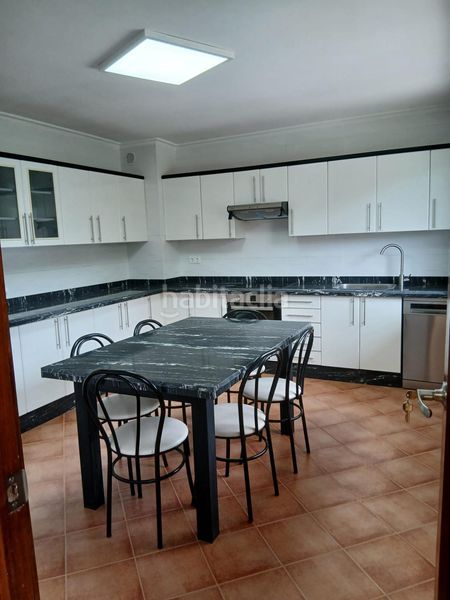Foto cbe080c6-581a-49bf-8957-c9c1e3491a71. Casa amb calefacció aparcament a Valadares - Beade Vigo