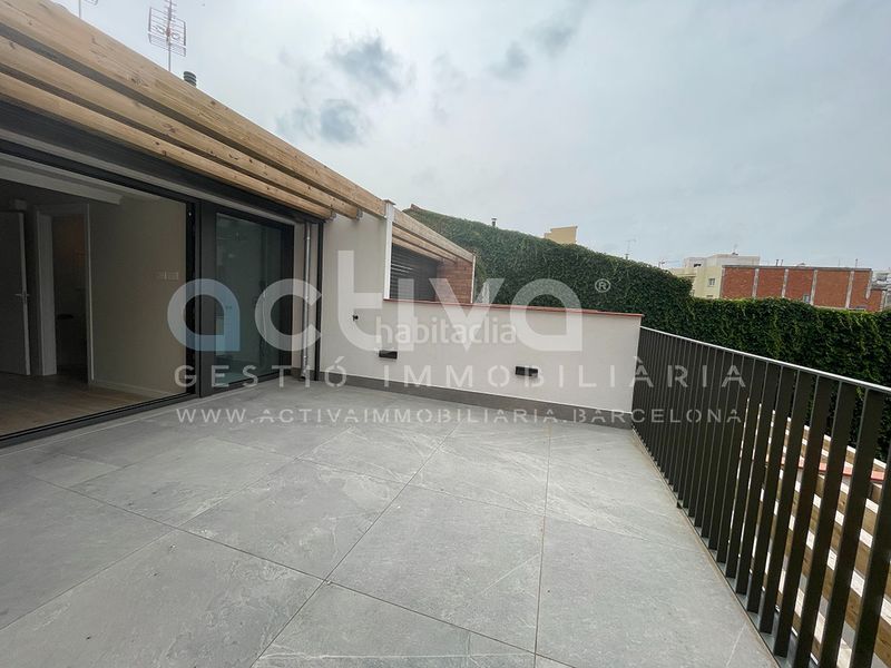 Foto e23b45c1-dc5e-4b2f-a21b-e3dbbd363bee. Promoción CASA MERCADO en Molins de Rei. Edificio viviendas de obra nueva