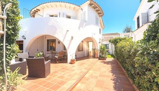 Chalet in Mareny Blau. Exclusivo chalet a  100mts de la playa