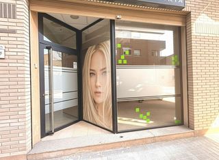 Lloguer Local Comercial  Calle de manuel dualde. Local comercial con licencia activa listo para abrir, es tu opor