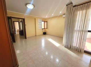 Flat  Calle juan ramón jiménez. En malilla vivienda amplia y luminosa