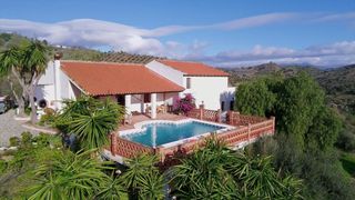 Casale in Álora. Country villa with guest accommodations