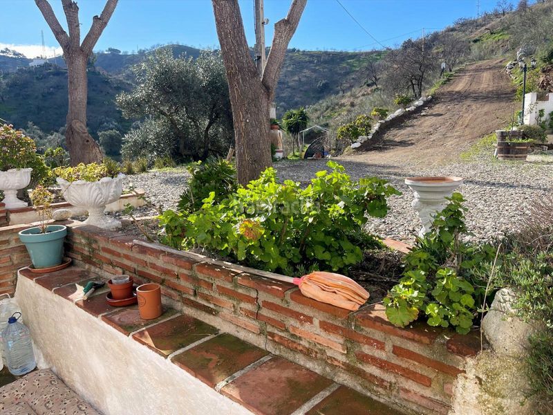 Foto a8722ab0-637e-4b29-97d1-977f38b6e542. Masia amb xemeneia calefacció aparcament piscina a Álora