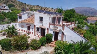 Mas à Álora. Country villa with guest accommodation and two swimming pools