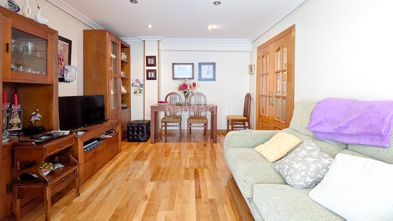 Foto ab0a837f-7434-4730-88c8-e64c8330a39b. Flat with heating in Los Castros Santander