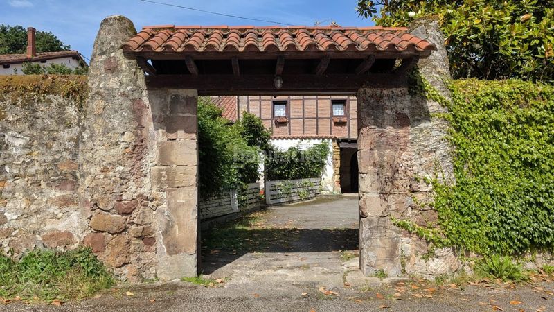 Foto b42812aa-45fc-4d2a-aa7e-0f4ad986ffd1. Casa amb calefacció aparcament a Revilla Camargo