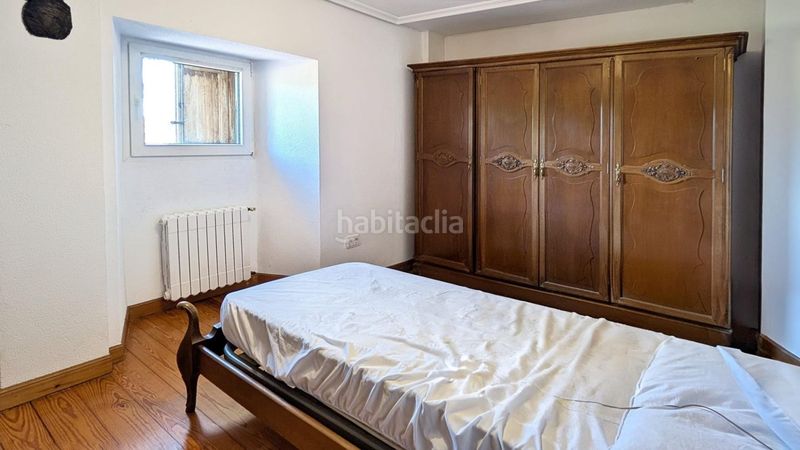 Foto b5fe3b03-918f-4d4c-a2ca-572d4f991764. Casa amb calefacció aparcament a Revilla Camargo
