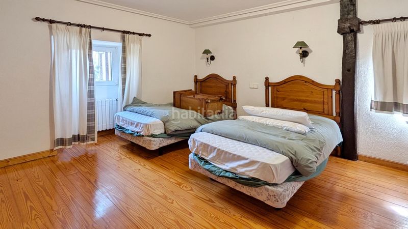 Foto f221d9e0-cee9-4f81-842c-1270aa72232d. Casa amb calefacció aparcament a Revilla Camargo