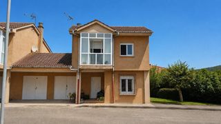Casa aparellada  La fabrica. Chalet en galizano cerca de las playas de langre, somo y loredo