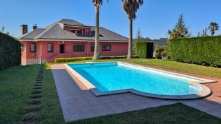 Chalet in Calle doctor fleming 34. Vive la tranquilidad a un paso de santander espectacular chalet