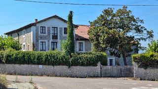 Chalet  Calle el solaron. Bienvenidos al hogar de tus sueños en castanedo donde la histori