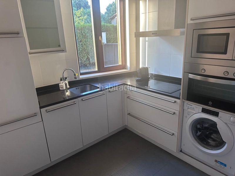 Foto d0695465-1013-4891-b6f5-41c7573c8905. Casa aparellada amb calefacció a Marina de Cudeyo