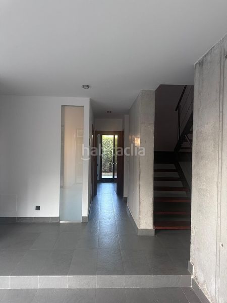 Foto f2875362-9c2f-4b3d-b831-7ab0f3feb9ac. Casa aparellada amb calefacció a Marina de Cudeyo