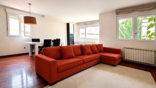 Miete Zweistöckige Wohnung  Barrio barrio cagiga 1 a. Dúplex en urbanización privada con piscina, puente arce