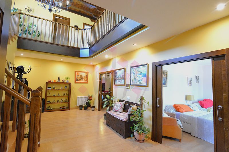 Foto 6d4fbf6a-5fb3-4fd3-9f3d-9980a21e57b2. Chalet dans calle ucrania 7 dans Ciudad Jardín Ciudad Real