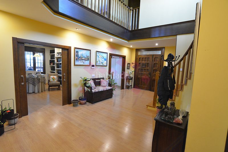 Foto 8dd8199a-3ba2-4fc6-a367-15996d650cbe. Chalet dans calle ucrania 7 dans Ciudad Jardín Ciudad Real