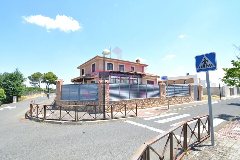 Foto b0c328e7-0052-4c0f-8cb4-1564cd14073b. Chalet dans calle ucrania 7 dans Ciudad Jardín Ciudad Real
