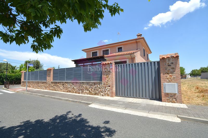Foto bdb9cc30-40e3-4e97-98eb-e330e2c627b0. Chalet dans calle ucrania 7 dans Ciudad Jardín Ciudad Real