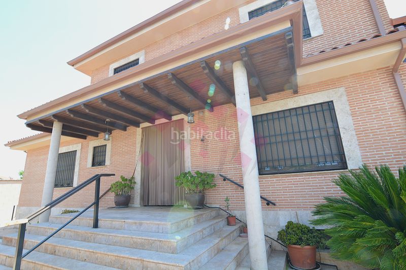 Foto d3d9d275-c551-4871-8dc9-b777b9f03435. Chalet dans calle ucrania 7 dans Ciudad Jardín Ciudad Real