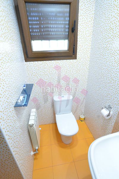 Foto dcdde9de-933f-4db8-bab6-4e20ea09f01e. Chalet dans calle ucrania 7 dans Ciudad Jardín Ciudad Real