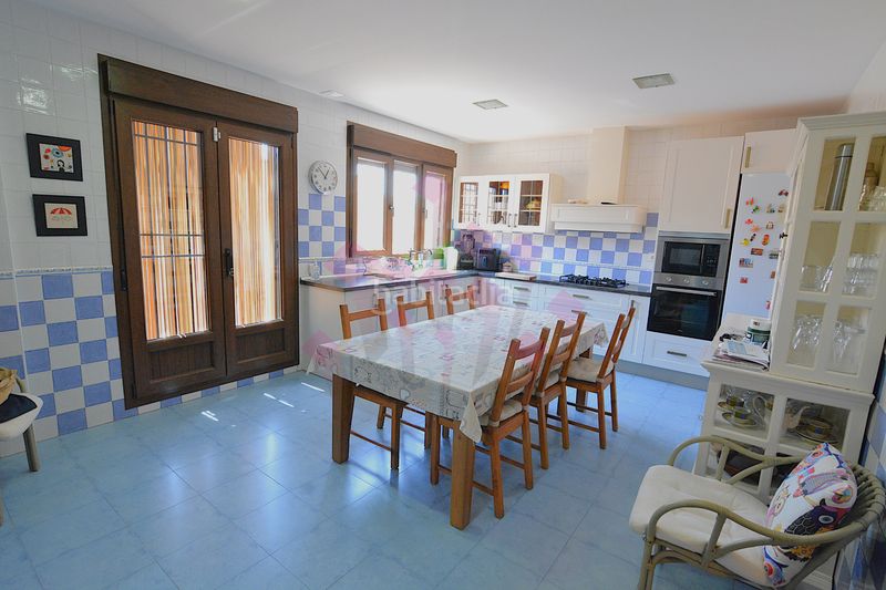 Foto e66c4db8-b623-4c9b-8a88-2e77d3556da3. Chalet dans calle ucrania 7 dans Ciudad Jardín Ciudad Real