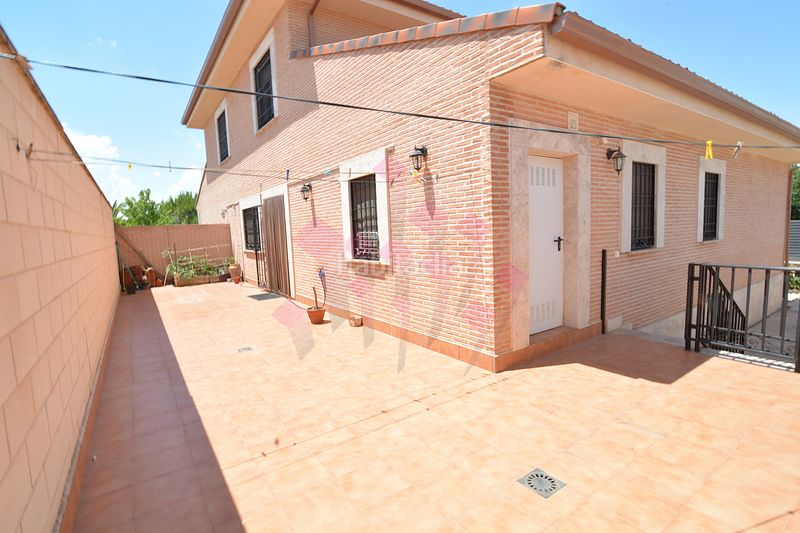 Foto f8d8ebdb-7c35-4b3e-9ebe-110edaa64068. Chalet dans calle ucrania 7 dans Ciudad Jardín Ciudad Real