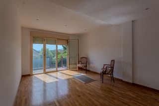 House in Manuel iradier 18. Vivienda adosada con jardín y garaje en elciego