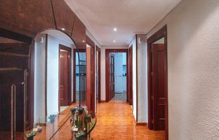 Flat in Chile 3. Vivienda de dos dormitorios con balcón y trastero en la calle ch