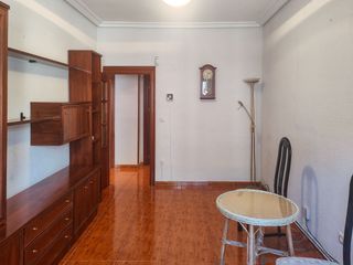 Appartamento in Chile 3. Vivienda de dos dormitorios con balcón y trastero en la calle ch