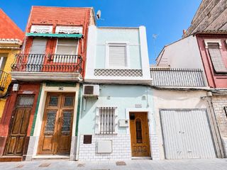 Casa  Del pare lluís navarro. Casa independiente reformada con terraza privada