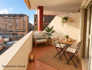 Pis  Calle de l'arquitecte alfaro. Piso con terraza y balcón junto a serrería