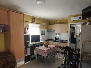 Local Comercial  Plaça fèlix rodríguez de la fuente. Se vende local acondicionado como estudio, amueblado y equipado