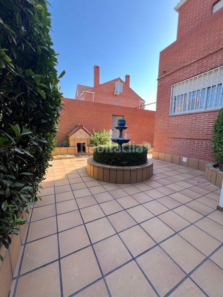 Foto 5625748f-e6c3-4e60-80b3-f92622618e21. Casa amb calefacció piscina a Las Conejeras-Eparragal Coslada